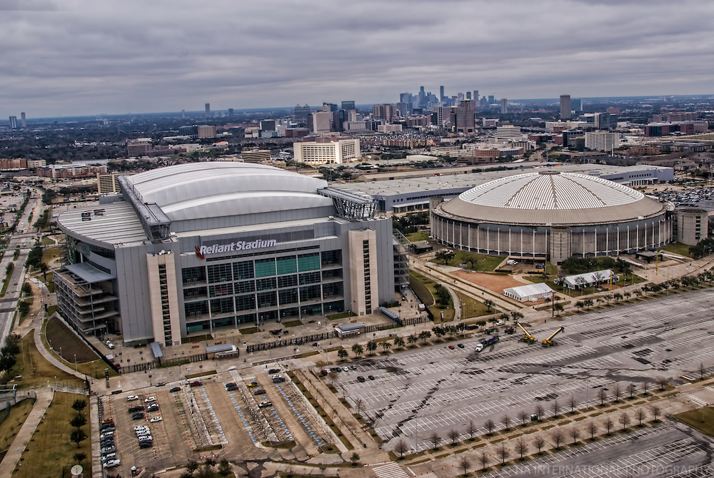 Reliant Stadium (left) next to the Astrodome (right)